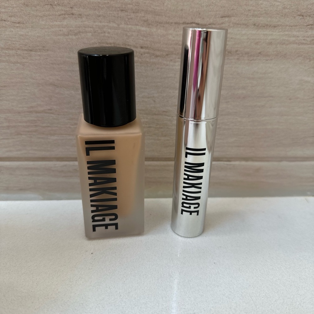 IL MAKIAGE Black Foundation for a Flawless Finish